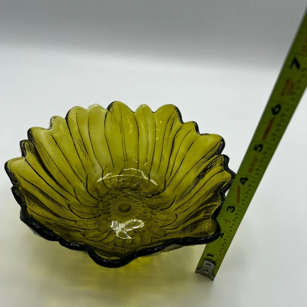 Vintage Indiana Glass Carnival Glass Avocado Green Sunflower/Lily Pons Bowl